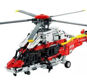 GRANDE HELICÓPTERO DE MONTAR COM 72 CENTÍMENTROS E COM MOTOR - CONTÉM MAIS DE 2000 PEÇAS